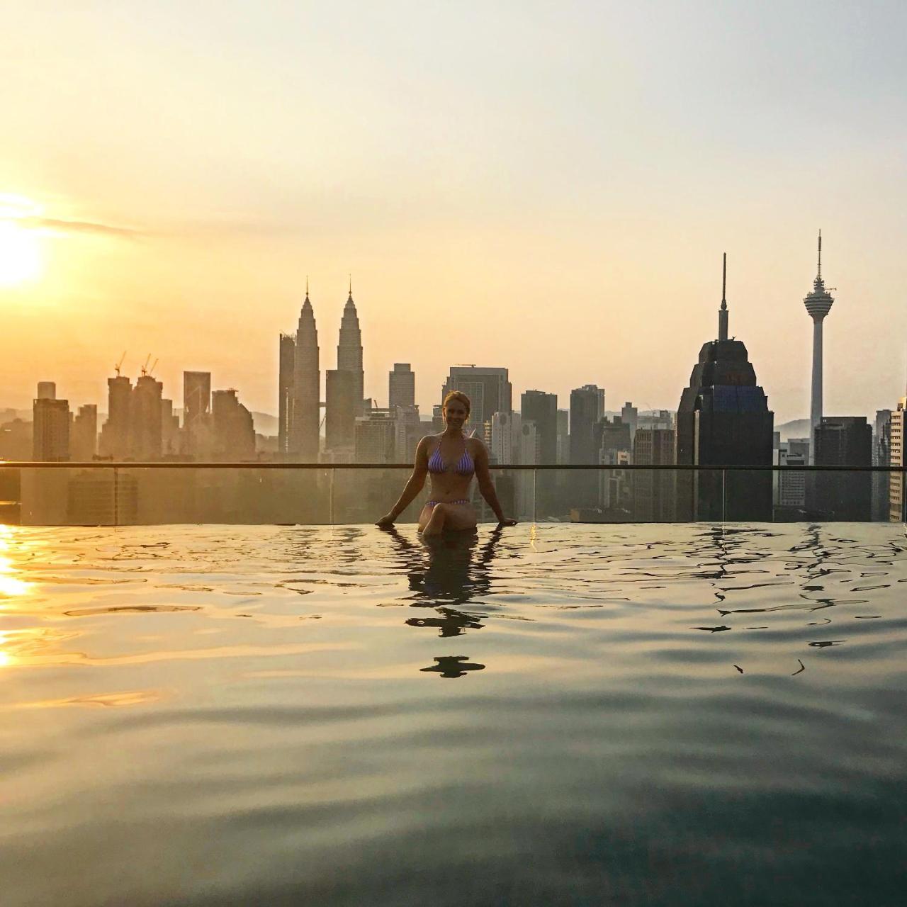 ホテルTuxedo Kl No.1 Rooftop Pool W Skyscraper Views クアラルンプール エクステリア 写真