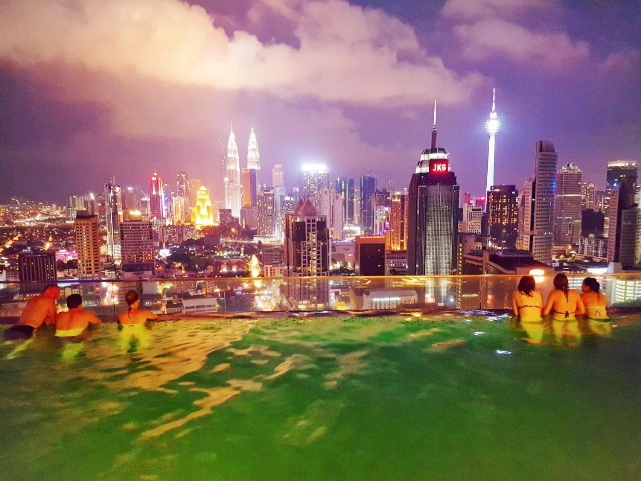 ホテルTuxedo Kl No.1 Rooftop Pool W Skyscraper Views クアラルンプール エクステリア 写真