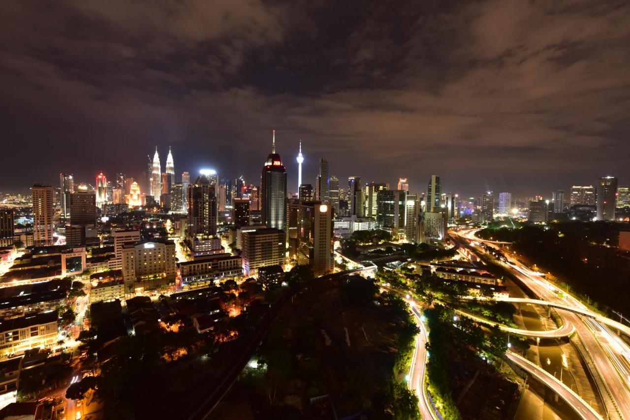 ホテルTuxedo Kl No.1 Rooftop Pool W Skyscraper Views クアラルンプール エクステリア 写真