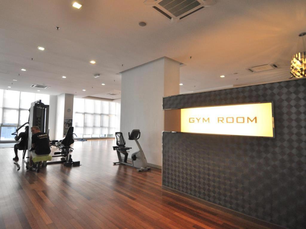 ホテルTuxedo Kl No.1 Rooftop Pool W Skyscraper Views クアラルンプール エクステリア 写真