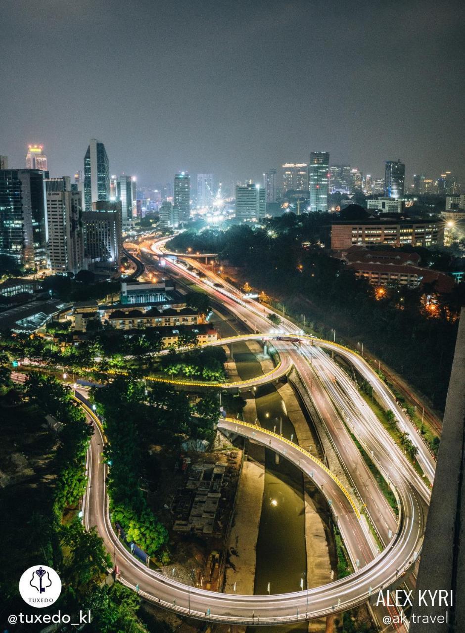 ホテルTuxedo Kl No.1 Rooftop Pool W Skyscraper Views クアラルンプール エクステリア 写真