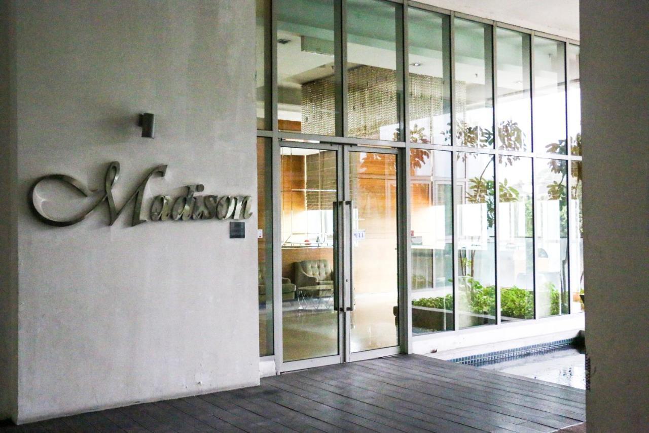 ホテルTuxedo Kl No.1 Rooftop Pool W Skyscraper Views クアラルンプール エクステリア 写真