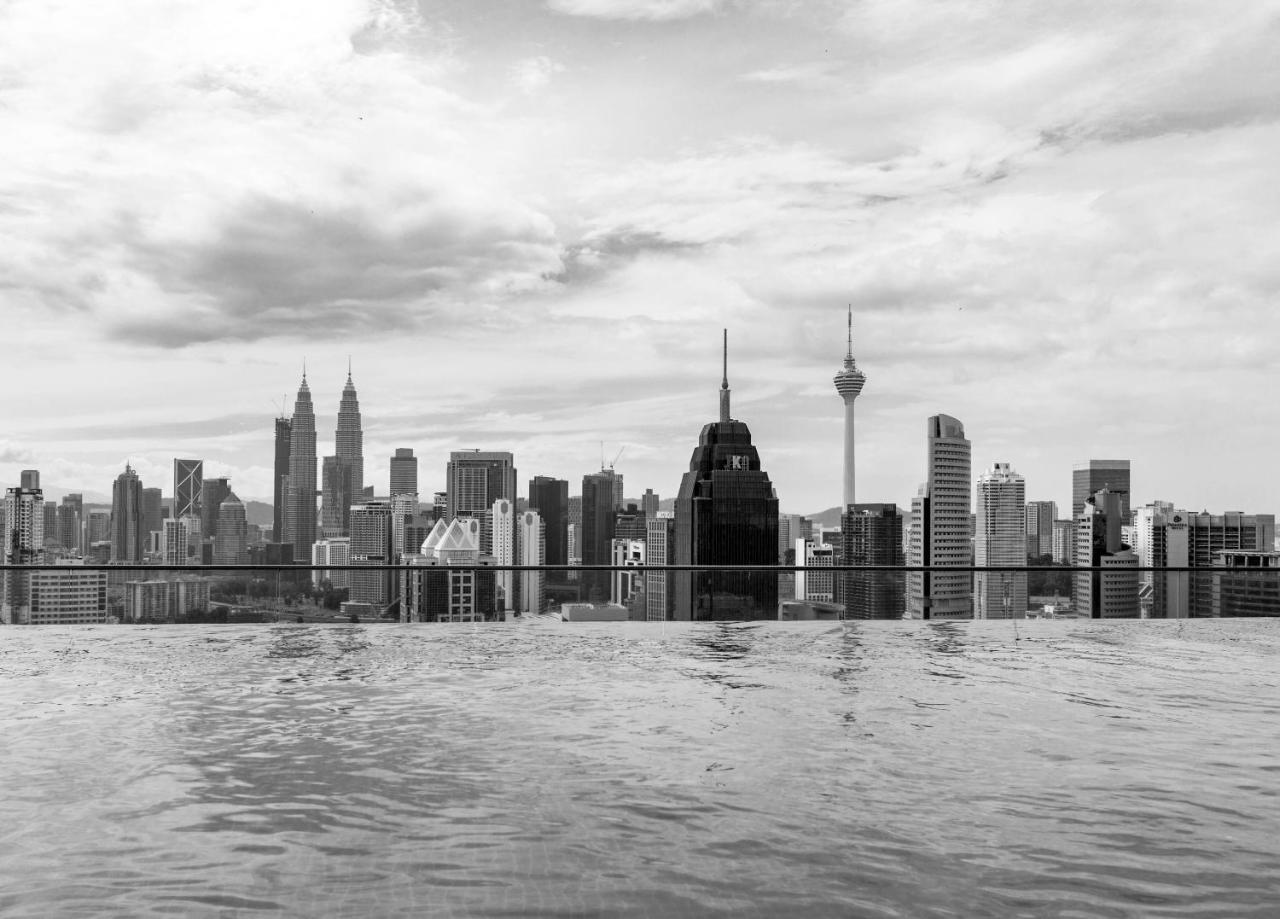 ホテルTuxedo Kl No.1 Rooftop Pool W Skyscraper Views クアラルンプール エクステリア 写真