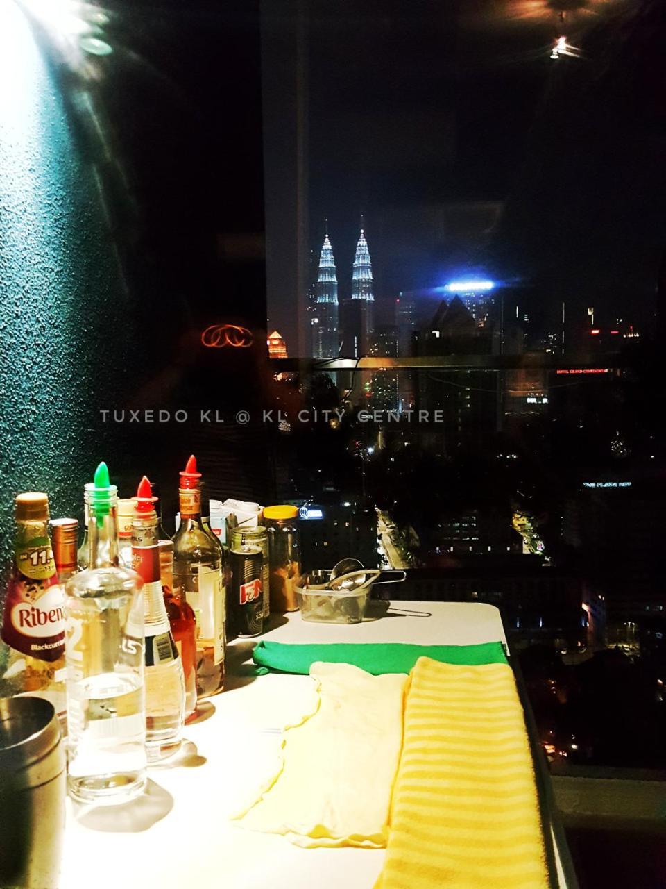ホテルTuxedo Kl No.1 Rooftop Pool W Skyscraper Views クアラルンプール エクステリア 写真