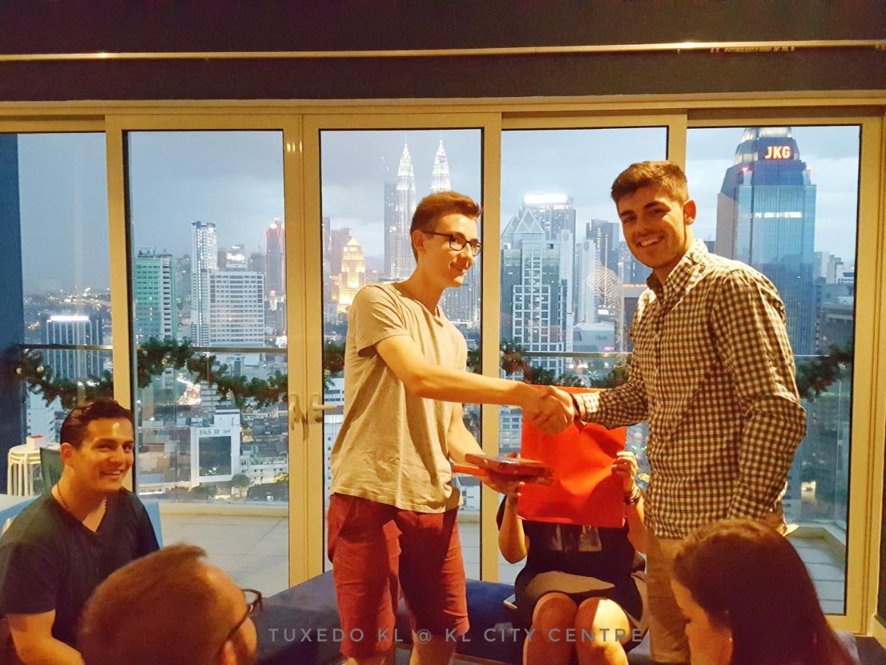 ホテルTuxedo Kl No.1 Rooftop Pool W Skyscraper Views クアラルンプール エクステリア 写真
