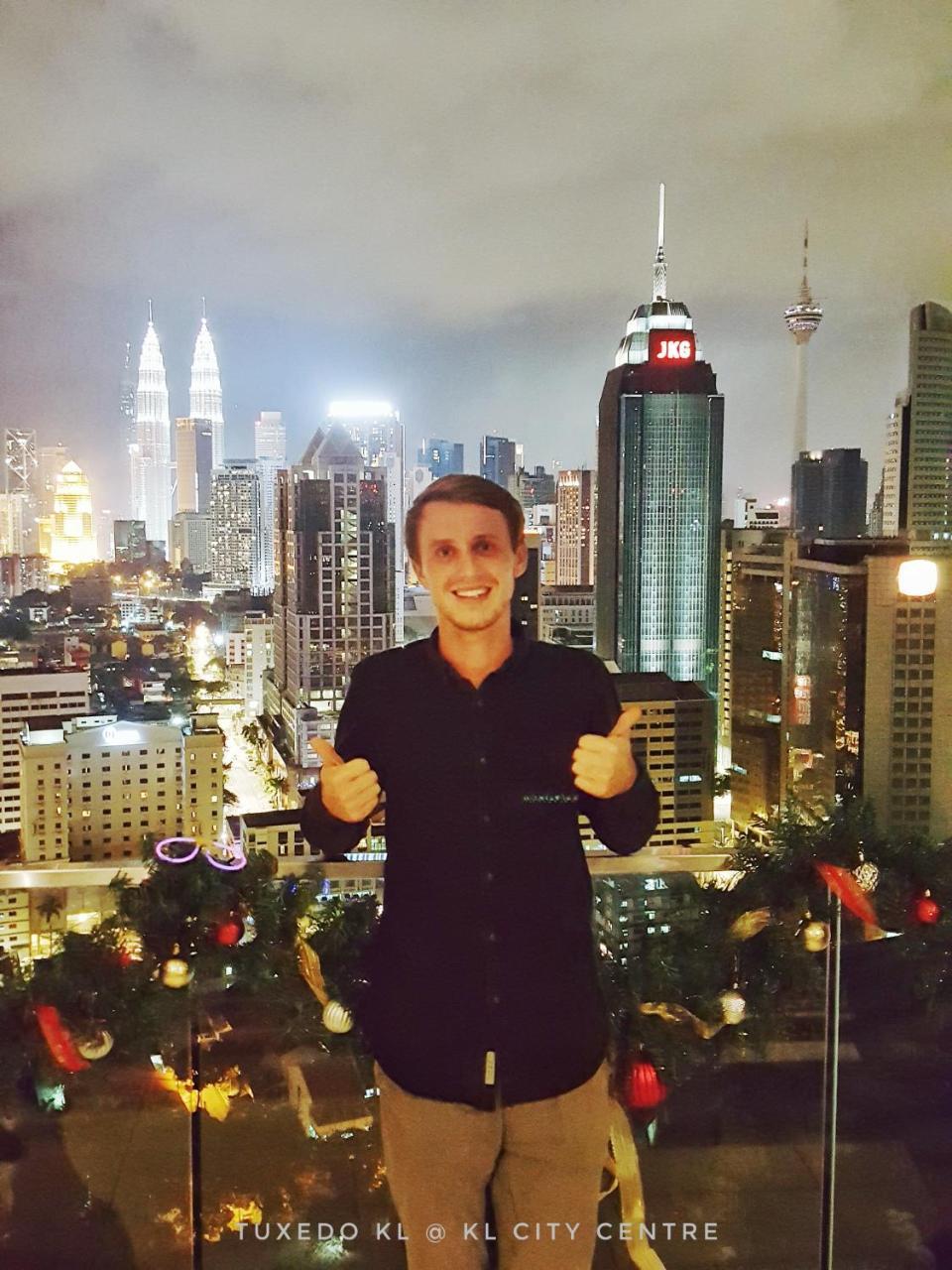 ホテルTuxedo Kl No.1 Rooftop Pool W Skyscraper Views クアラルンプール エクステリア 写真