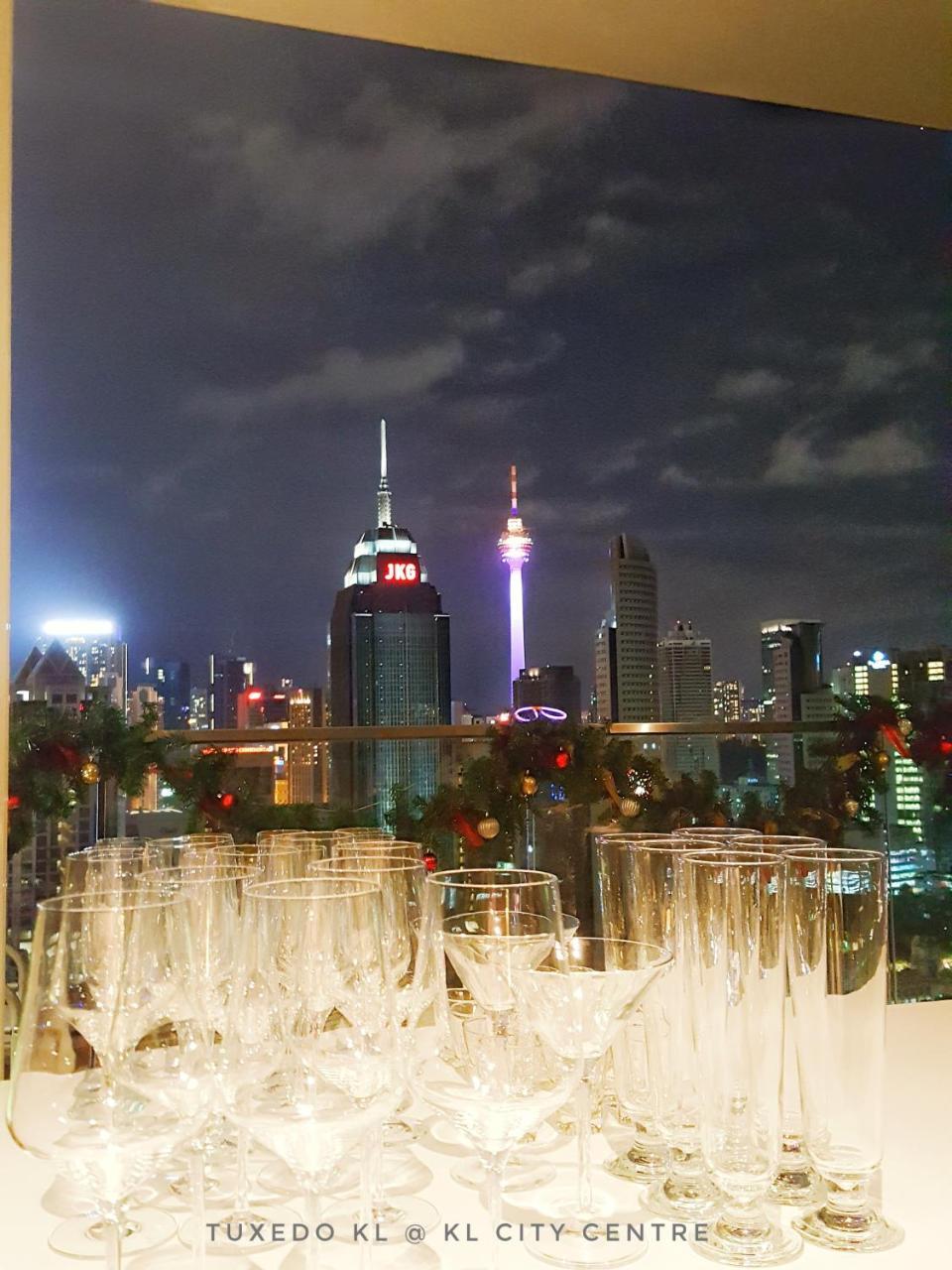 ホテルTuxedo Kl No.1 Rooftop Pool W Skyscraper Views クアラルンプール エクステリア 写真