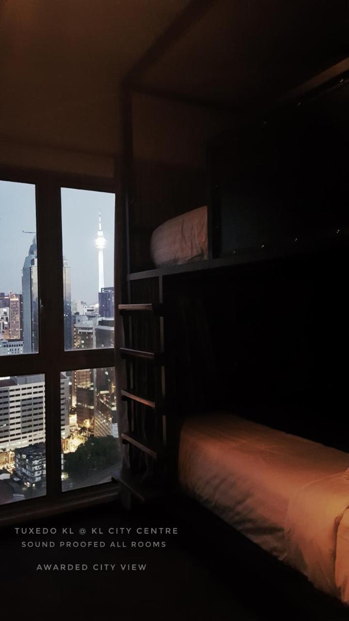 ホテルTuxedo Kl No.1 Rooftop Pool W Skyscraper Views クアラルンプール エクステリア 写真