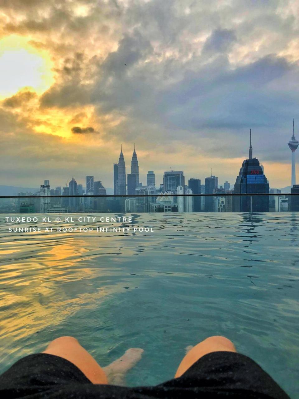 ホテルTuxedo Kl No.1 Rooftop Pool W Skyscraper Views クアラルンプール エクステリア 写真